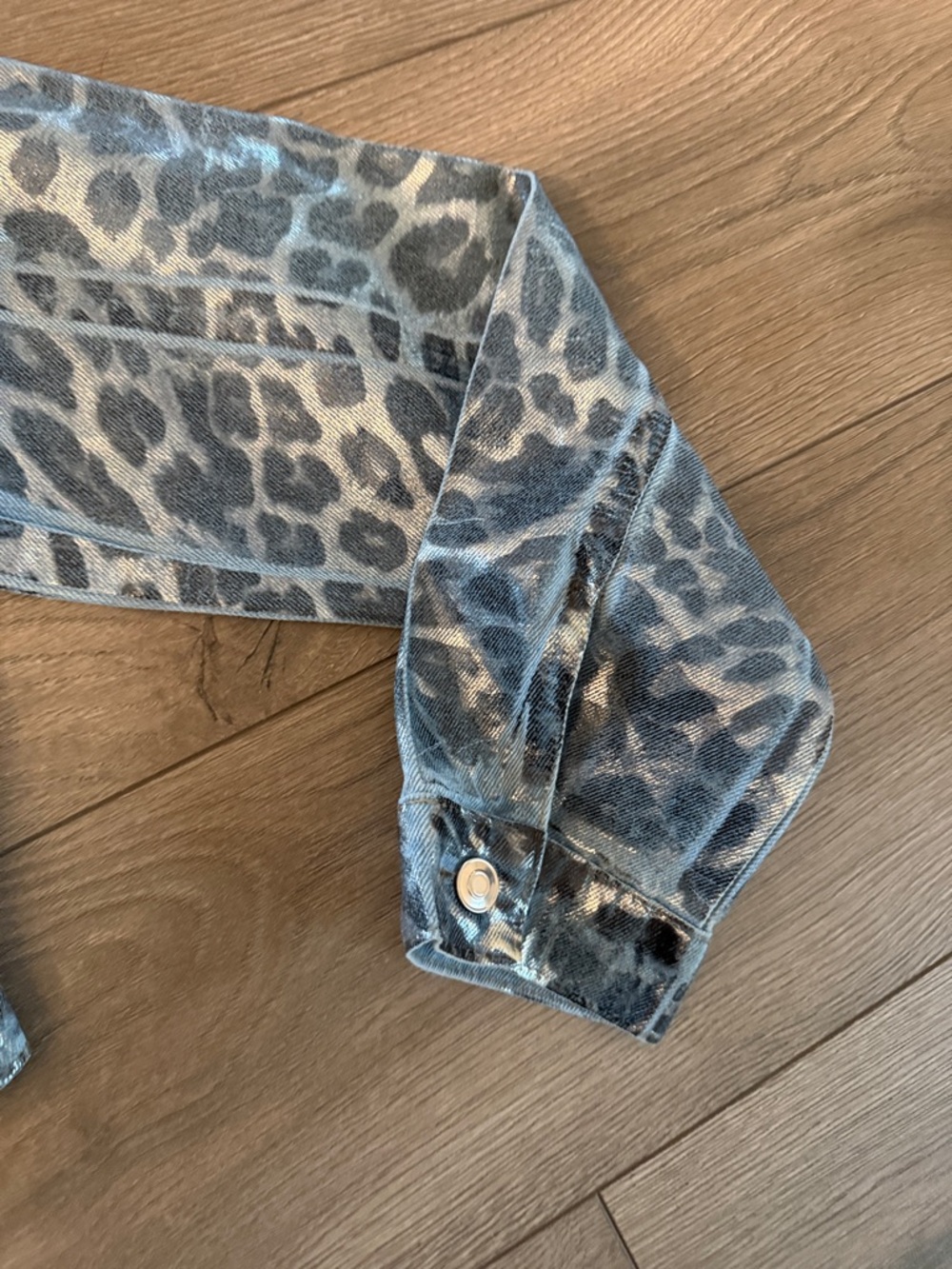 Fashion Nova Blue Leopard Print Cropped Denim Jacket - Picture 3 of 4